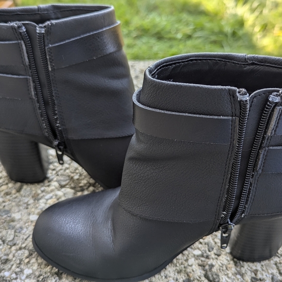 Madden girl black bootie with faux buckle - Picture 7 of 8